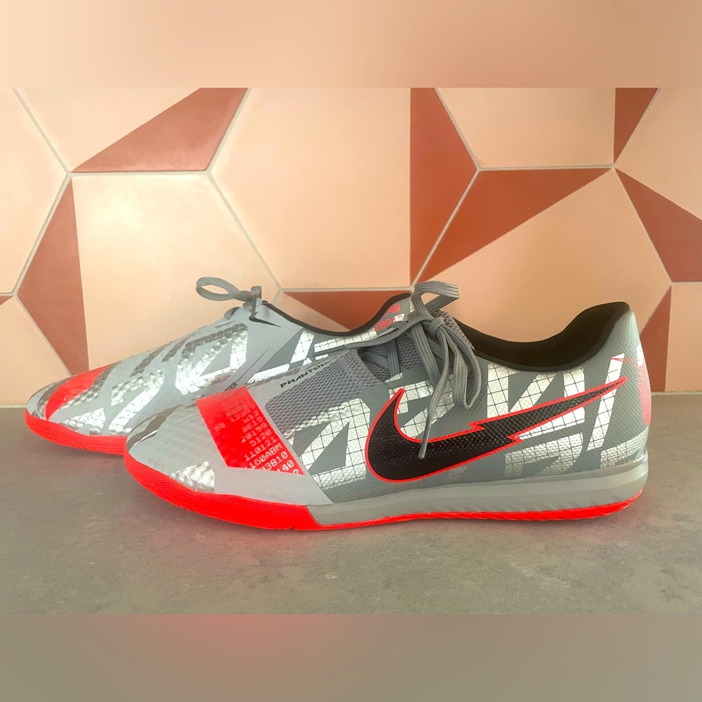 Nike Phantom Venom Academy Soccer Shoes - Picture 4 of 8